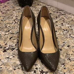 Ann Taylor Elegant Olive Patterned Heels